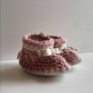 Knit wool baby booties 0-6 months